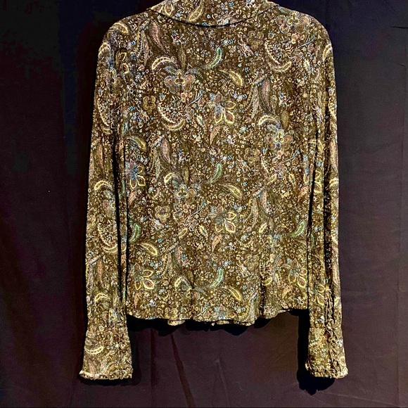 Woman’s size 6 paisley blouse - long sleeves with small ruffle at cuffs. - Picture 2 of 6